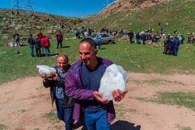 «ورف چال» (برف چال) واژه‌ای مازندرانی و به معنای چاهی است که اهالی روستای «آب اسک» در منطقه ای به نام «اسک وش» هر ساله در یکی از روزهای ماه اردیبهشت حفر کرده و داخل آن را پر از برف می‌کنند. در گذشته این آب صرف کشاورزی منطقه هم می‌شد اما با گذشت زمان و تغییرات اقلیمی آب این چاه بیشتر مورد مصرف دامداران  و رهگذران این منطقه در گرمای تابستان می‌شود. در روز برگزاری آیین برف‌چال هیچ مردی حق حضور در روستای آب اسک را ندارند و فقط زنان روستا با آیین‌های خاصی به شادی این روز را می‌گذرانند