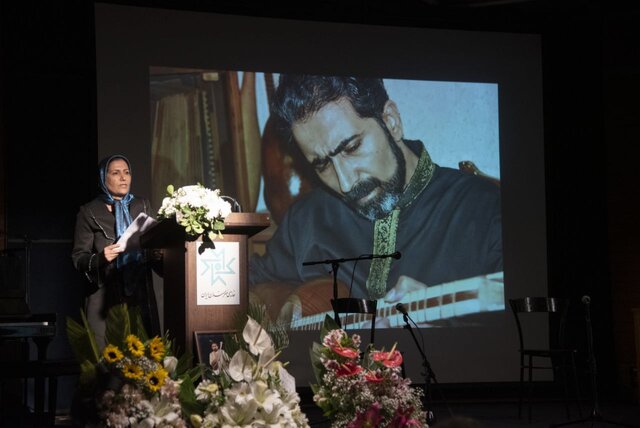 آنقدر بخشنده بود که کفش پایش را هم میبخشید!