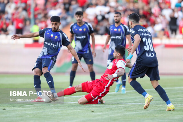 اعتراض بازیکنان پیکان به بازی در آزادی و پنالتی پرسپولیس اعتراض بازیکنان پیکان به بازی در آزادی و پنالتی پرسپولیس