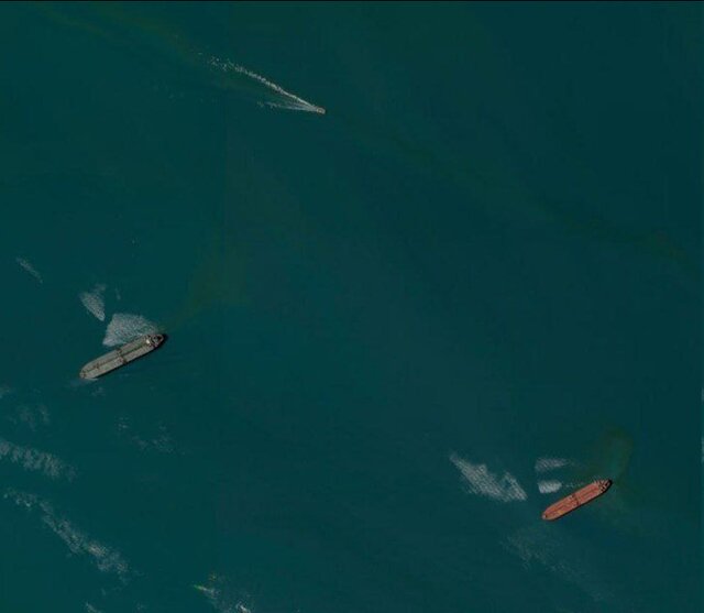 منبع عکس: AP آسوشیتدپرس: نفتکشهای توقیف شده توسط ایران در بندرعباس هستند