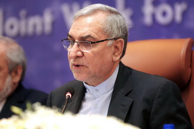 عکس تزیینی است طرح پزشک خانواده خدمتی رایگان به مناطق محروم است