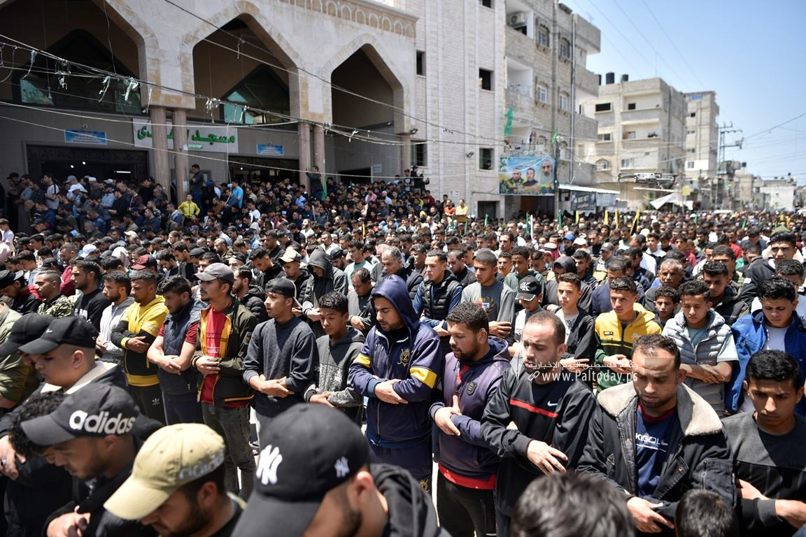 حضور گسترده فلسطینیها در مراسم تشییع پیکر ۱۳ شهید غزه