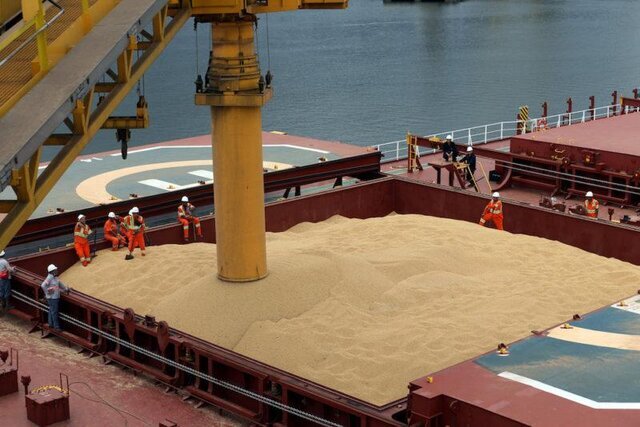 کشتی حامل ۲۷ هزار تن گندم در بوشهر پهلو می‌گیرد