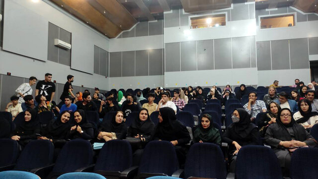 مربیان و هنرجویان برتر علمی هنرستانهای هنرهای زیبای یاسوج تجلیل شدند