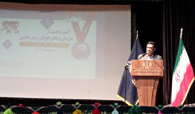 مربیان و هنرجویان برتر علمی هنرستانهای هنرهای زیبای یاسوج تجلیل شدند