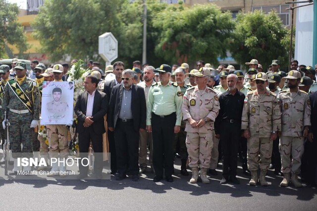 تشییع پیکر مطهر شهید مرزبانی "مسعود پرکاس" در بندرعباس