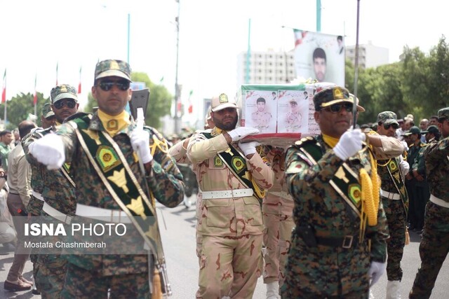 تشییع پیکر مطهر شهید مرزبانی "مسعود پرکاس" در بندرعباس