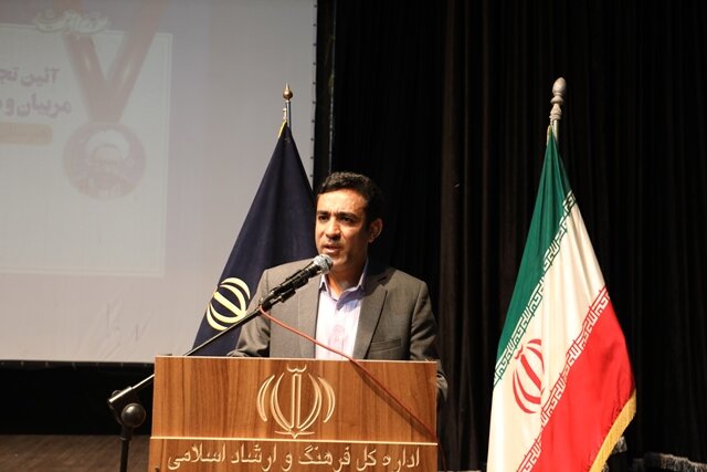 مربیان و هنرجویان برتر علمی هنرستانهای هنرهای زیبای یاسوج تجلیل شدند