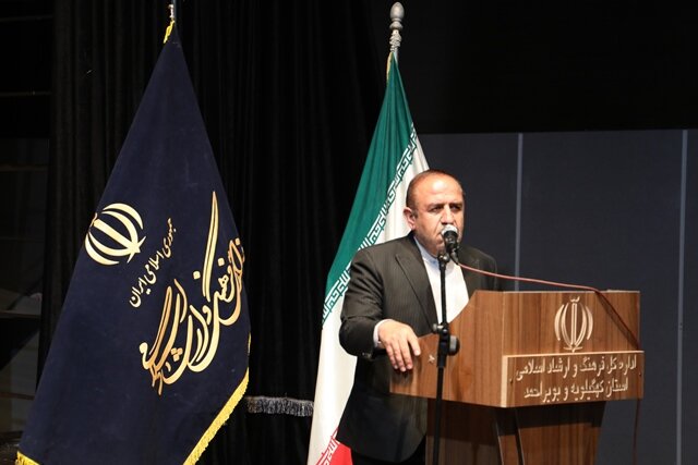 مربیان و هنرجویان برتر علمی هنرستانهای هنرهای زیبای یاسوج تجلیل شدند