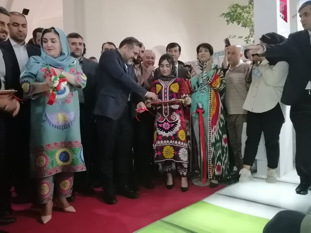 غرفه تاجیکستان در نمایشگاه کتاب افتتاح شد