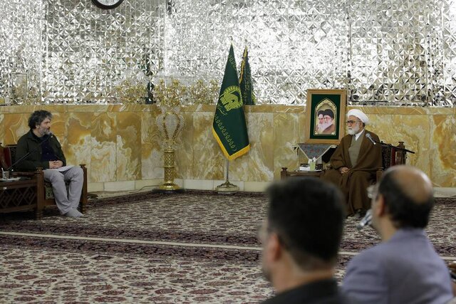 ار برنامههای دینی کلیشهای رنج میبردم/ «محفل» نشان داد میتوان برنامه مذهبی جذاب ساخت