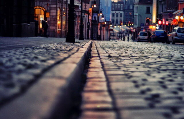 عکس خبر آرشیوی است. کفپوششهای قلوهسنگی معابر پایتخت جمعآوری شوند