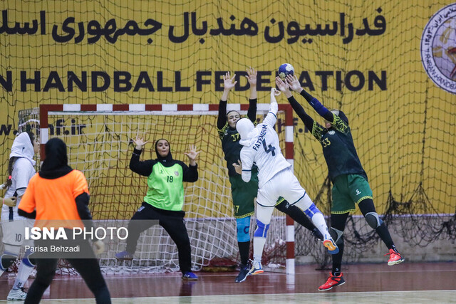 عکس خبر تزئینی است تیم هندبال بانوان نفت گاز گچساران در یک قدمی صدر نشینی
