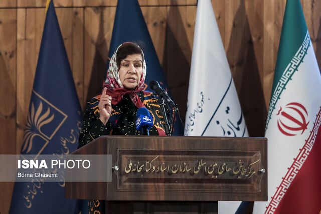 نامهای بیگانه بر سردر مغازهها گناه نابخشودنی است