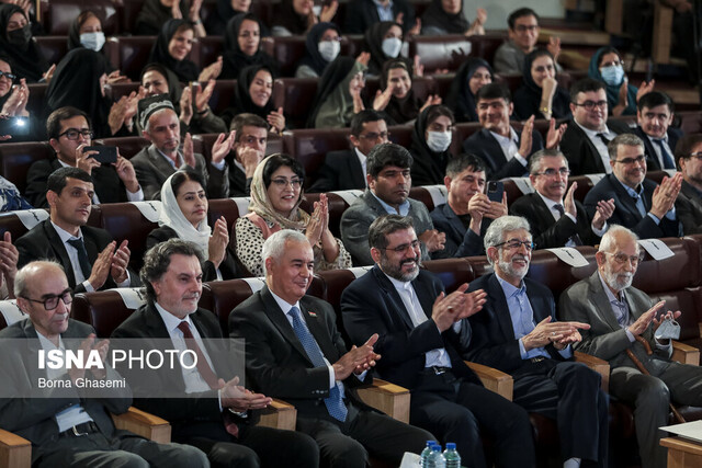 نامهای بیگانه بر سردر مغازهها گناه نابخشودنی است