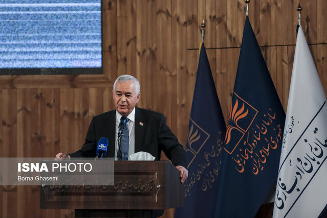 نامهای بیگانه بر سردر مغازهها گناه نابخشودنی است