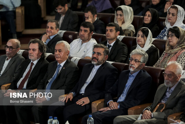 نامهای بیگانه بر سردر مغازهها گناه نابخشودنی است