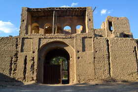 بافت تاریخی روستای شیدان در حال تخریب است.