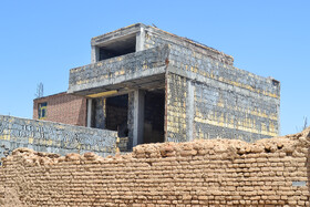 ساخت و سازهای مدرن در حال نابودی هویت تاریخی روستای شیدان است.