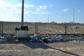 نبود امکانات مناسب برای جمع آوری زباله یکی از دیگر مشکلات روستای شیدان است.