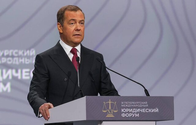 مدودف: اگر لازم شود تنها با آمریکا مذاکره می‌کنیم، اما فعلا بی‌معناست