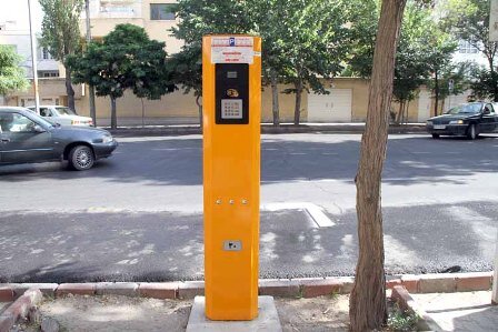 عکس تزئینی است هزینه پارک در حاشیه ۲۳ خیابان کرج ۲۵۰۰ تومان تعیین شد