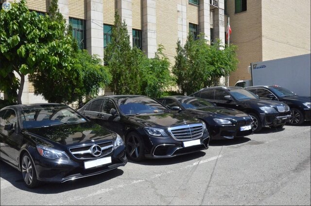 خودروهای قاچاق کشف شده در طرح صابر دستگیری ۳۵ متهم اقتصادی در البرز