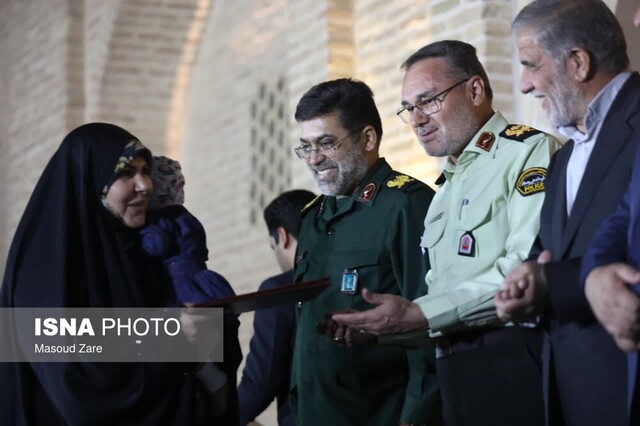 ۲۱۰۰ نفر از مشمولان جوانی جمعیت زمین دریافت میکنند