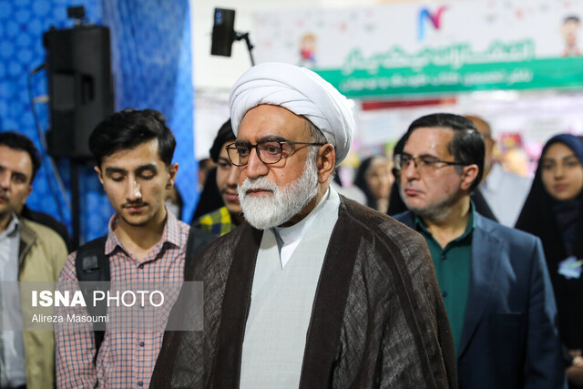 دیدار تولیت آستان قدس رضوی از نمایشگاه کتاب