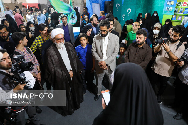 دیدار تولیت آستان قدس رضوی از نمایشگاه کتاب