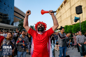 ویدیو/ جشن قهرمانی پرسپولیس و خبرنگاران پشت نرده‌ها!
