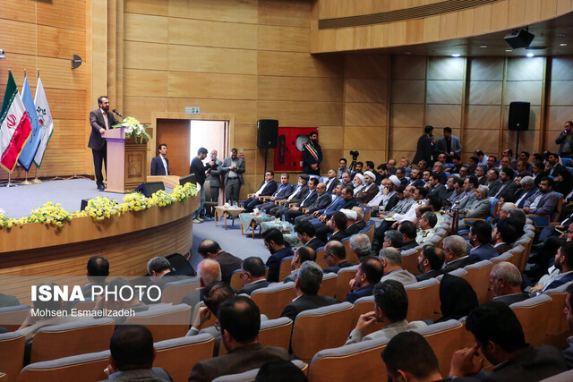 فارغ از هرگونه حواشی فقط کار میکنیم