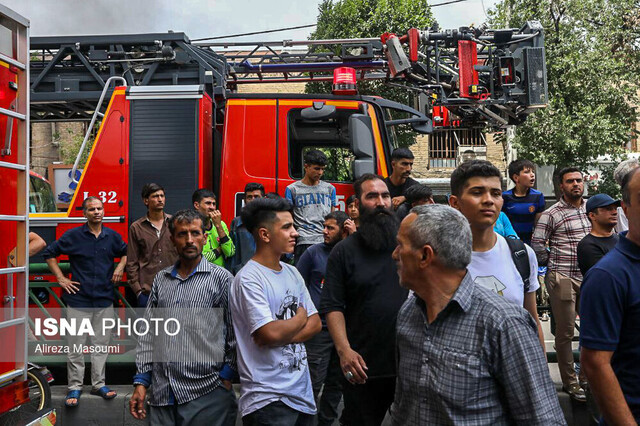 انسداد خیابان مولوی درپی آتشسوزی انسداد خیابان مولوی درپی آتشسوزی