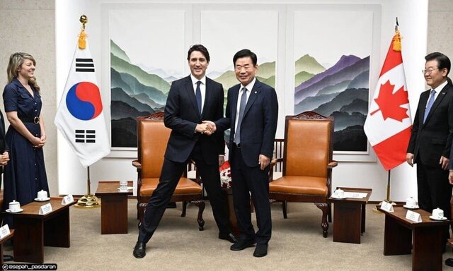 ژست عجیب و جنجالی ترودو در دیدار با مقام کرهای