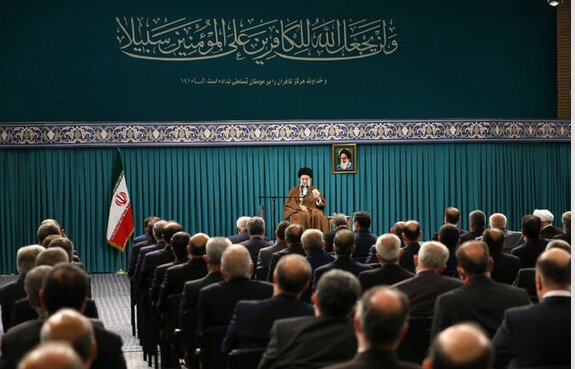 پرهیز از دیپلماسی التماسی، لزوم تعاملات خردمندانه و انعطاف با حفظ اصول پرهیز از دیپلماسی التماسی، لزوم تعاملات خردمندانه و انعطاف با حفظ اصول