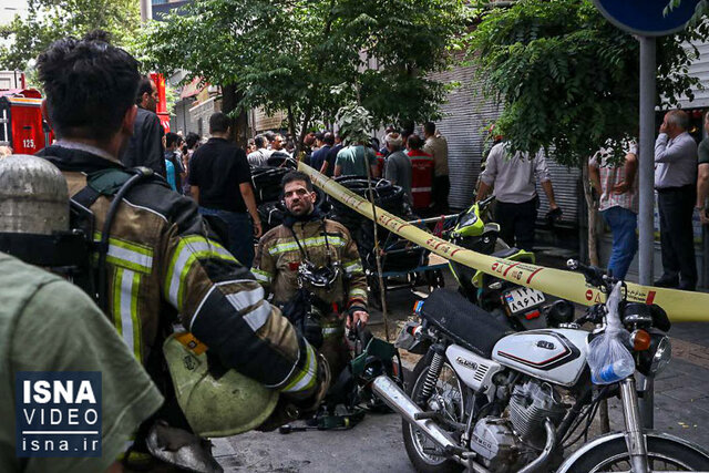 ویدیو/ ۱۰ مصدوم، آخرین وضعیت آتشسوزی در گمرک تهران ویدیو/ ۱۰ مصدوم، آخرین وضعیت آتشسوزی در گمرک تهران