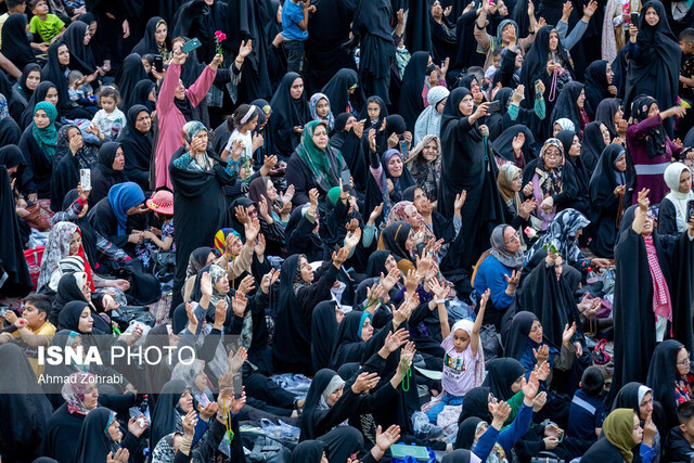 مردم قم شب میلاد کریمه اهل بیت(ع) را در حرم بیتوته کردند