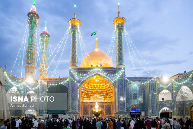 مردم قم شب میلاد کریمه اهل بیت(ع) را در حرم بیتوته کردند