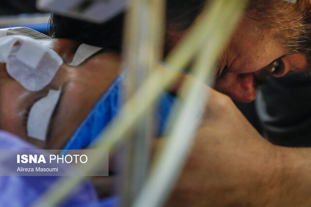 لحظه وداع با بیمار مرگ مغزی، قبل از عمل اهدای عضو در بیمارستان مسیح دانشوری تصمیمی سخت؛ یکی بود که هنوز هم هست...