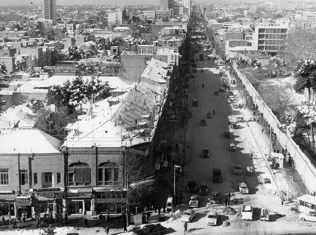 خیابان نادری - حد فاصل چهارراه جمهوری و میدان فردوسی - دهه ۱۳۳۰ راز خانه سدان