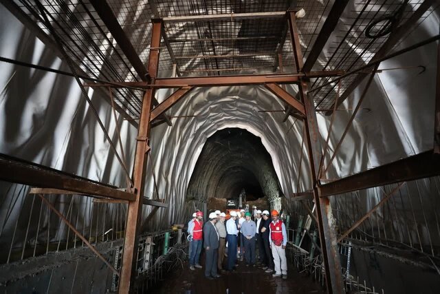 پیگیر سرعت بخشیدن به احداث راه‌آهن کرمانشاه-خسروی هستیم