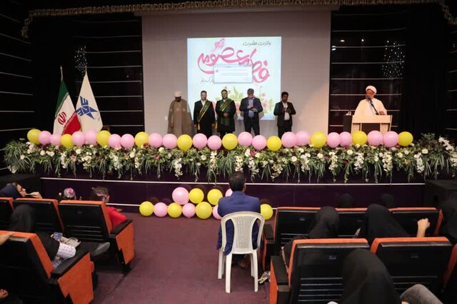 تصاویری از حضور کاروان سفیران کریمه در مراسم جشن روز دختر دانشگاه آزاد زاهدان