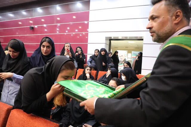 تصاویری از حضور کاروان سفیران کریمه در مراسم جشن روز دختر دانشگاه آزاد زاهدان