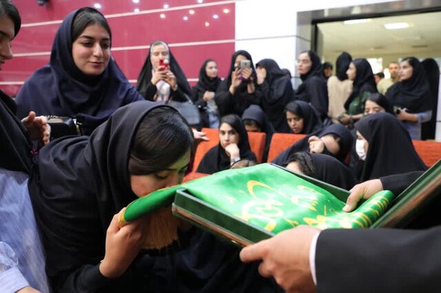 تصاویری از حضور کاروان سفیران کریمه در مراسم جشن روز دختر دانشگاه آزاد زاهدان