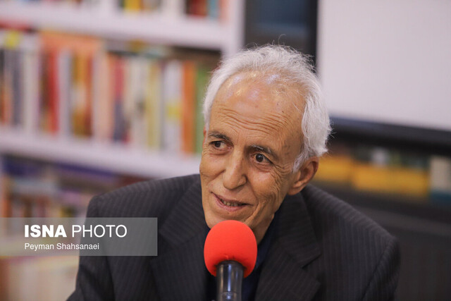 نگاهی به منوچهر طیاب در «گفتهها و ناگفتهها»