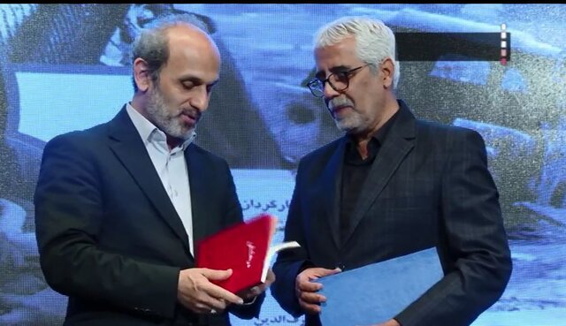 منبع عکس صداوسیما ادای احترام درویش به حاتمیکیا و ملاقلیپور/ خالق سمفونی خرمشهر تجلیل شد + فیلم