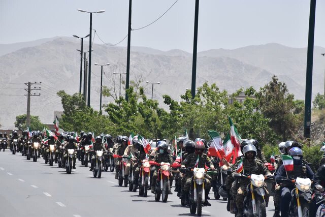 رژه موتورسواران از"تختی تا گلزار شهدای اهواز" به مناسبت هفته دفاع مقدس