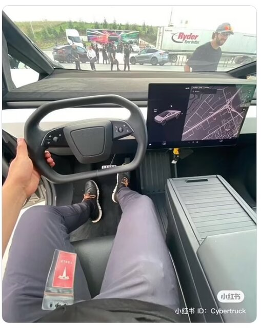 انتشار نخستین تصاویری که ادعا میشود متعلق به داخل «سایبرتراک» است