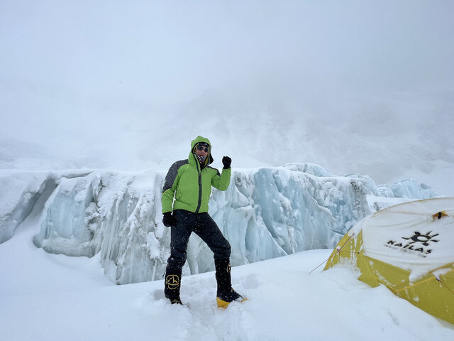 روایت 50 هزار دلاری وکیل دادگستری از صعود به اورست/ جنازه ای که 8 سال بر بام دنیا است!