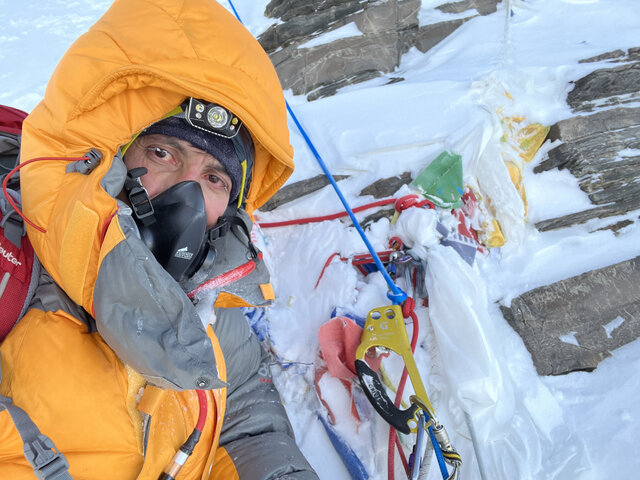 روایت 50 هزار دلاری وکیل دادگستری از صعود به اورست/ جنازه ای که 8 سال بر بام دنیا است!